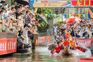 粤媒：伊万重用艾克森表面上增强锋线厚度，更多想消除内部隔阂